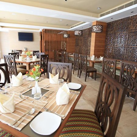 Hotel Riverview Ahmedabad Exteriör bild
