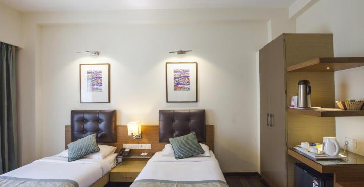 Hotel Riverview Ahmedabad Exteriör bild