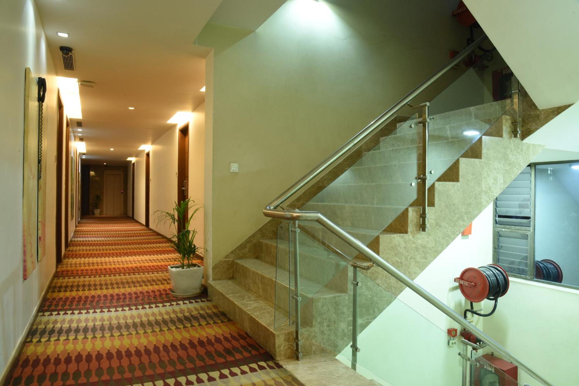 Hotel Riverview Ahmedabad Exteriör bild