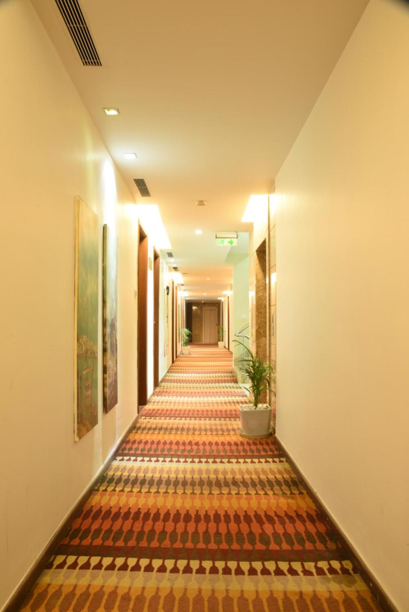 Hotel Riverview Ahmedabad Exteriör bild