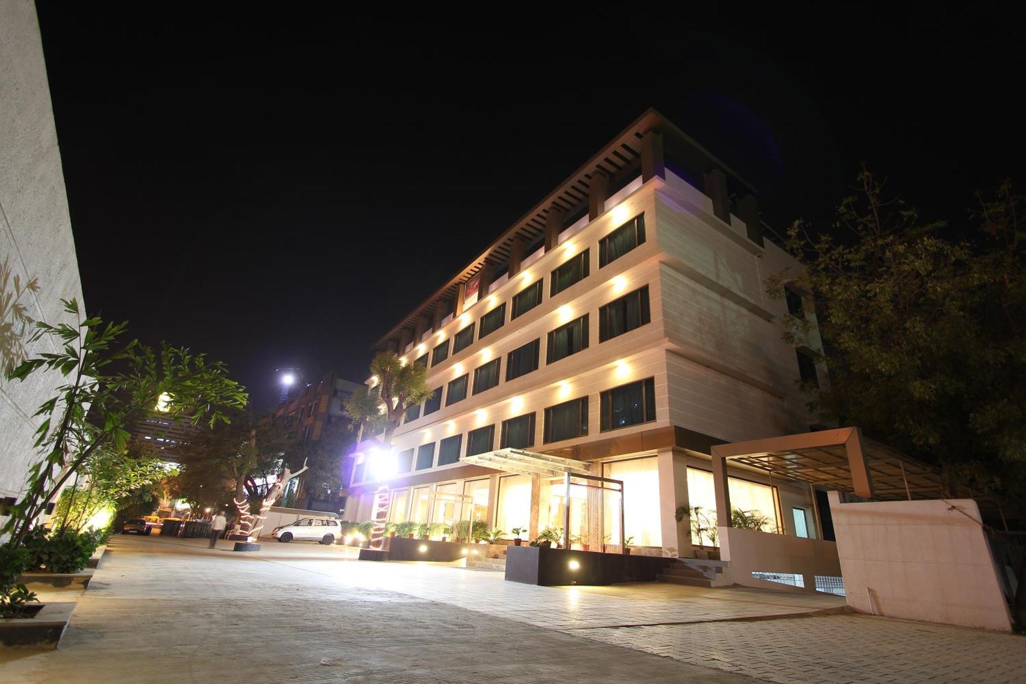 Hotel Riverview Ahmedabad Exteriör bild