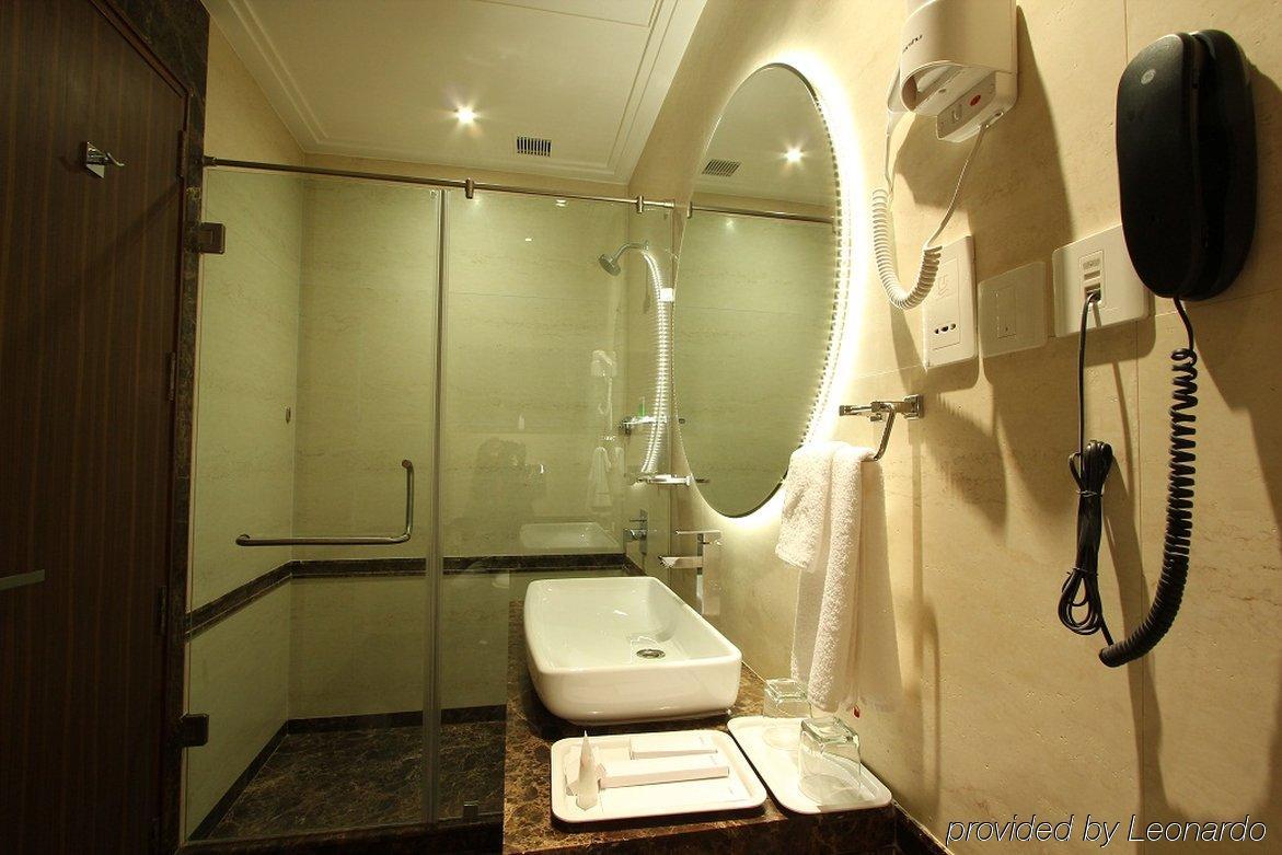 Hotel Riverview Ahmedabad Rum bild