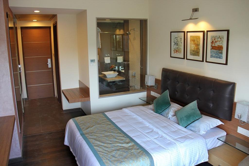 Hotel Riverview Ahmedabad Rum bild