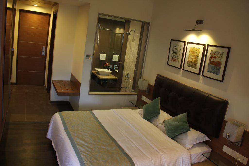 Hotel Riverview Ahmedabad Rum bild