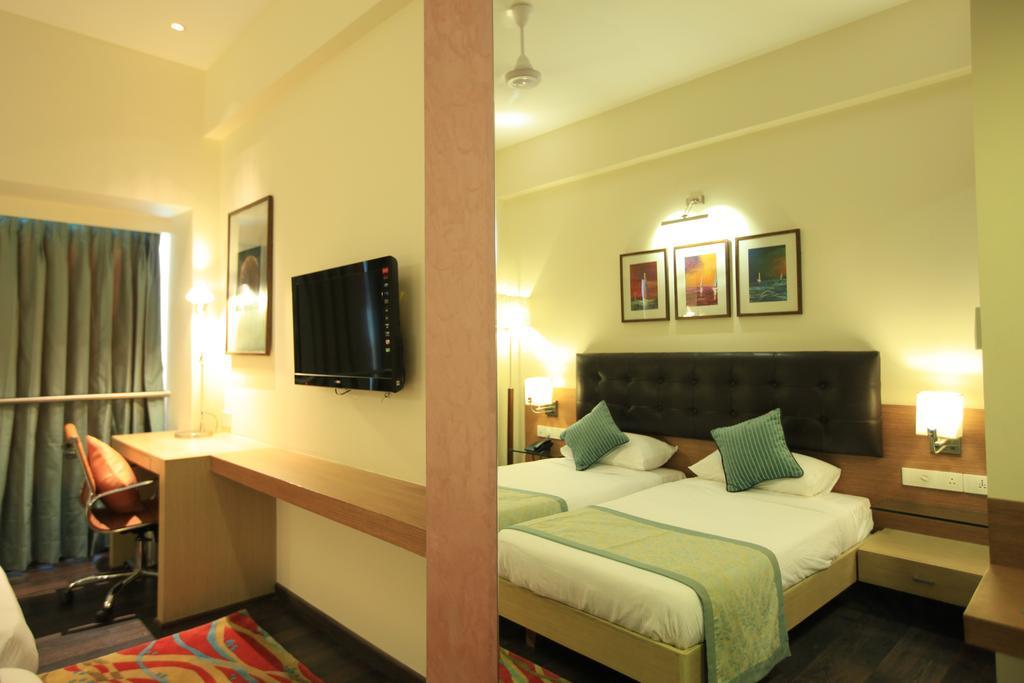 Hotel Riverview Ahmedabad Rum bild