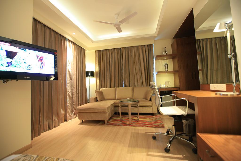Hotel Riverview Ahmedabad Rum bild