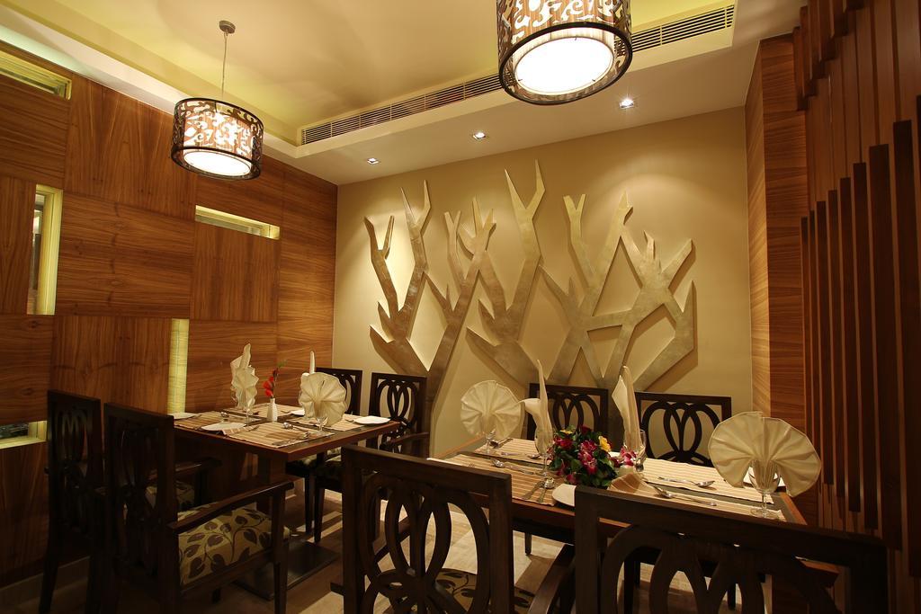 Hotel Riverview Ahmedabad Exteriör bild