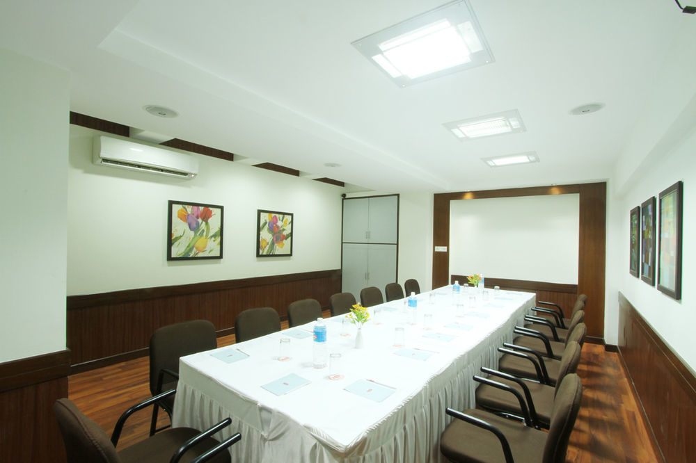 Hotel Riverview Ahmedabad Exteriör bild