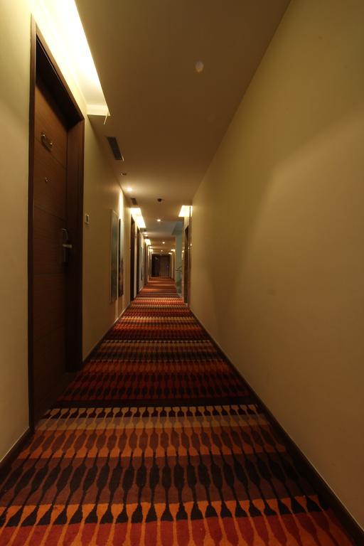 Hotel Riverview Ahmedabad Exteriör bild