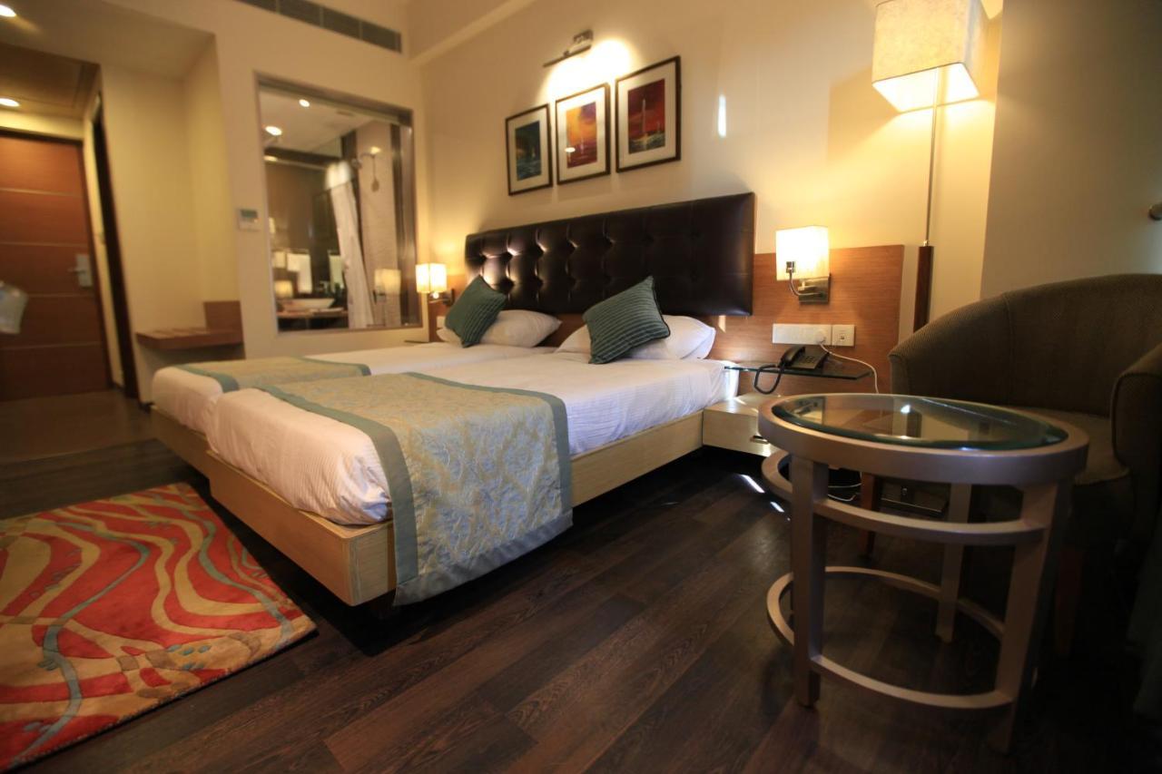 Hotel Riverview Ahmedabad Exteriör bild