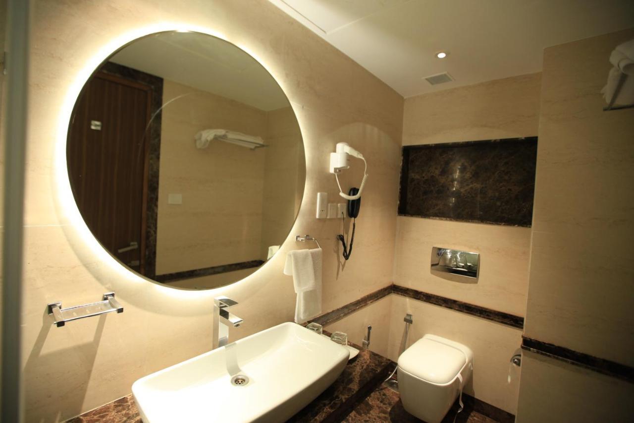 Hotel Riverview Ahmedabad Exteriör bild